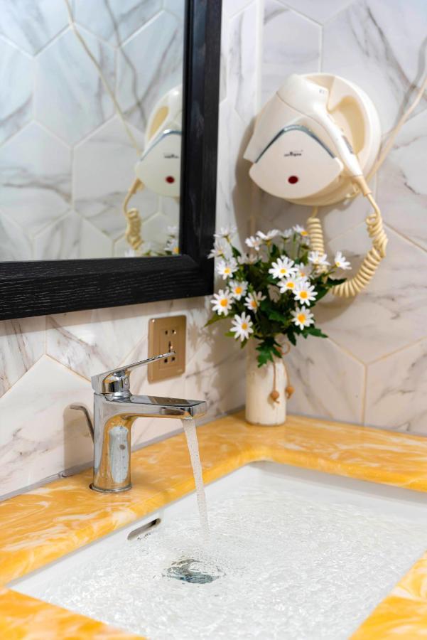 Little Charm Hanoi Hostel Екстер'єр фото